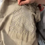 joli motif geometrique pour cette grande surface à reparer/renforcer  qui permettra a son utilisateur de le porter a nouveau ((et merci à la réparatrice ! a